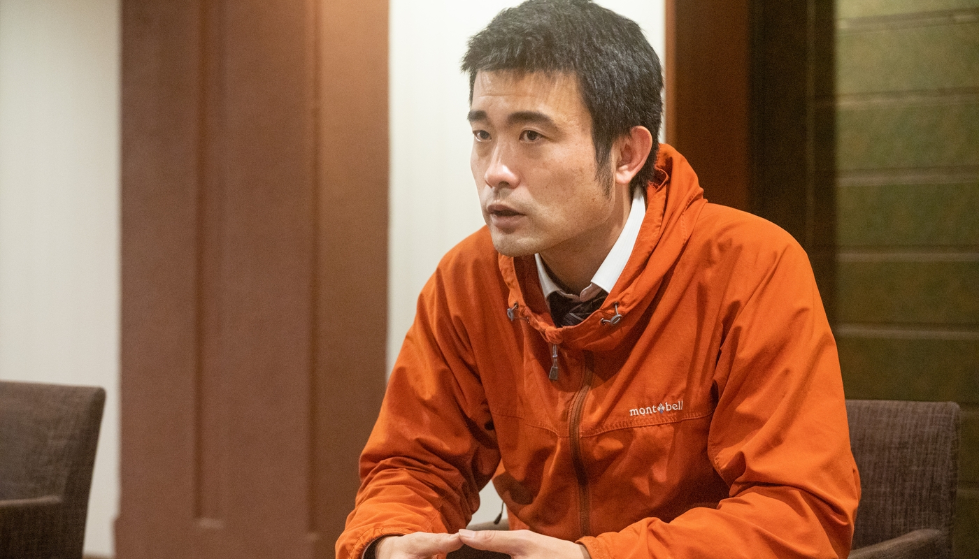 白樺湖周辺のホテルやアミューズメント施設などを運営する〈株式会社池の平ホテル&リゾーツ〉代表取締役社長の矢島義拡さんの写真。