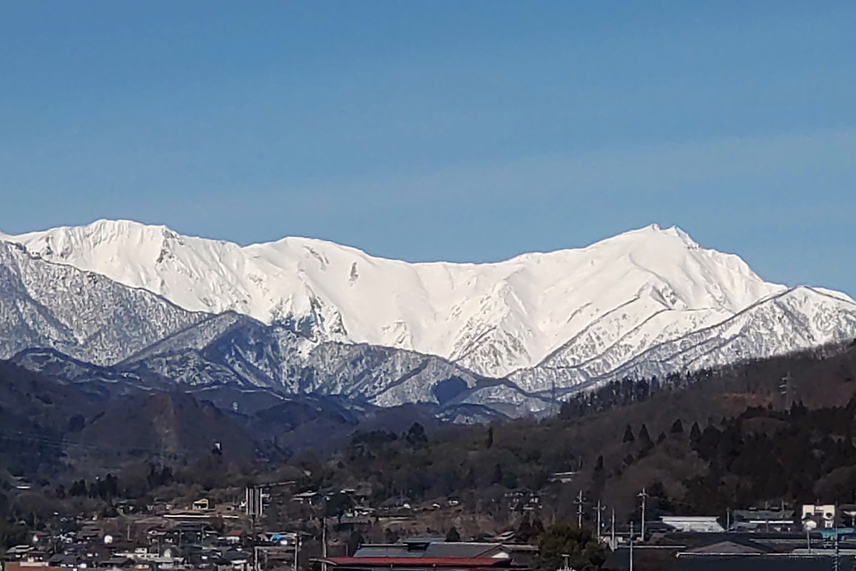 雄大な谷川岳。ここに降り積もる雪が、みなかみ町を“水と森のまち”として育んでいる。
