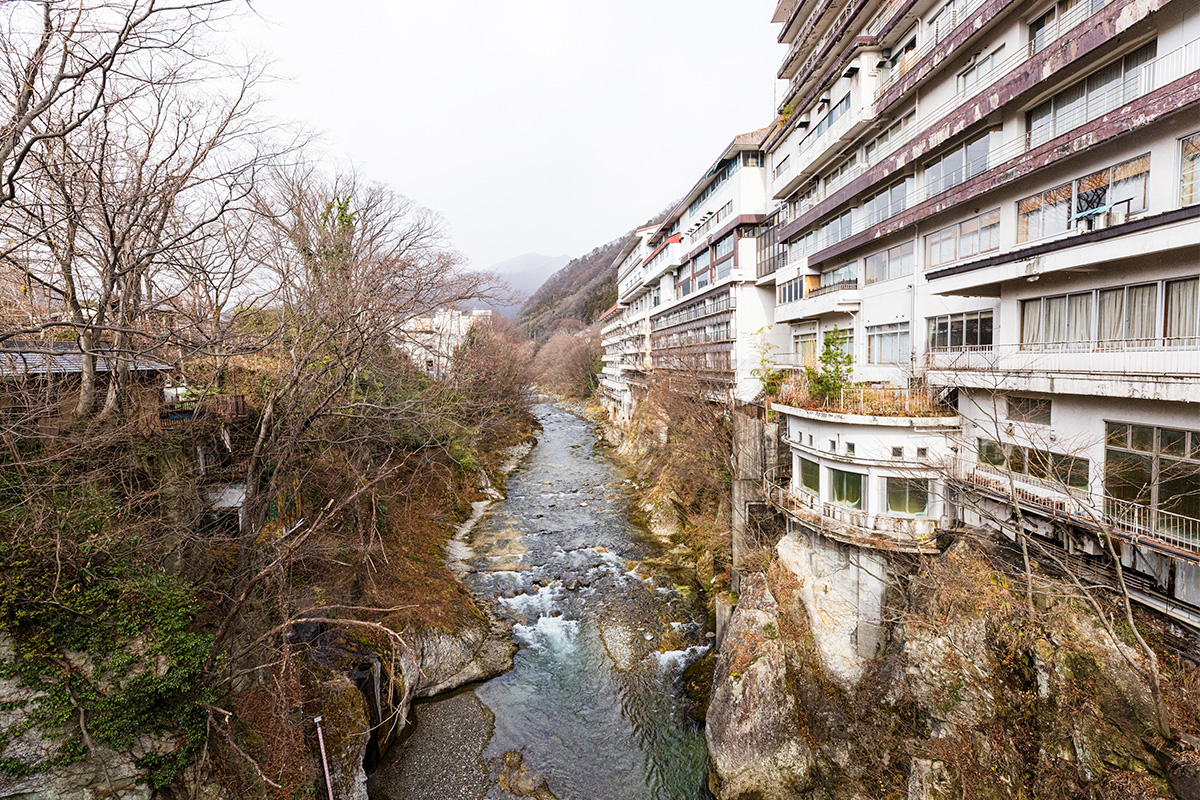 水上館の外観。河岸に建っているため、現在の河川法では再建築することができない。そのため補助事業を利用した改修は必須だと澁谷さん。