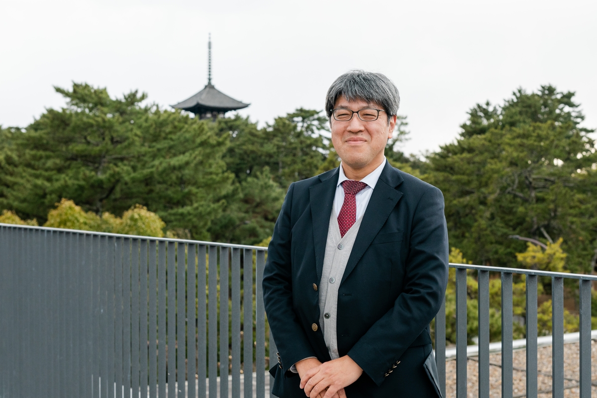 奈良県奈良公園室室長補佐の池田勝さんの写真。